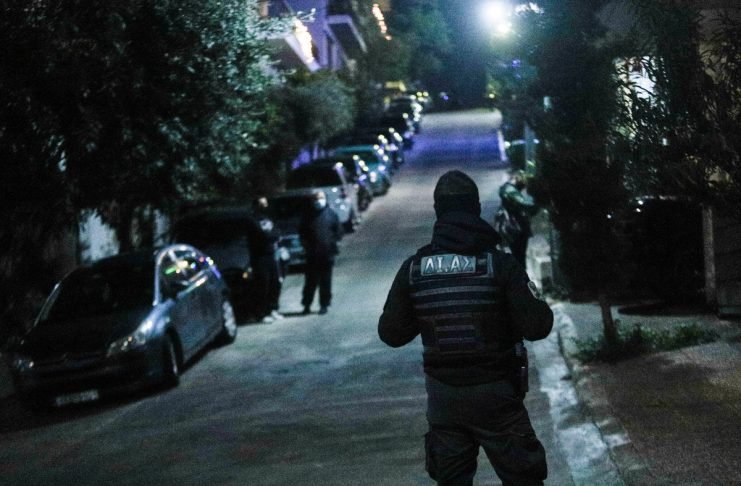 &Pi;&epsilon;&iota;&rho;&alpha;&iota;ά&sigmaf;: &Nu;&epsilon;&alpha;&rho;ό&sigmaf; &kappa;ό&lambda;&lambda;&eta;&sigma;&epsilon; &tau;&omicron; ό&pi;&lambda;&omicron; &sigma;&tau;&omicron; &kappa;&epsilon;&phi;ά&lambda;&iota; 37&chi;&rho;&omicron;&nu;&omicron;&upsilon; &gamma;&iota;&alpha; έ&nu;&alpha; &sigma;ά&nu;&tau;&omicron;&upsilon;&iota;&tau;&sigmaf;