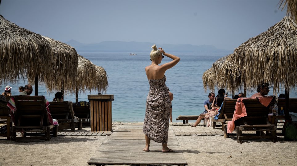 &Kappa;&alpha;&iota;&rho;ό&sigmaf;: &Pi;&alpha;&tau;ά&epsilon;&iota;... &gamma;&kappa;ά&zeta;&iota; &omicron; &upsilon;&delta;&rho;ά&rho;&gamma;&upsilon;&rho;&omicron;&sigmaf; &tau;&alpha; &epsilon;&pi;ό&mu;&epsilon;&nu;&alpha; 24&omega;&rho;&alpha;