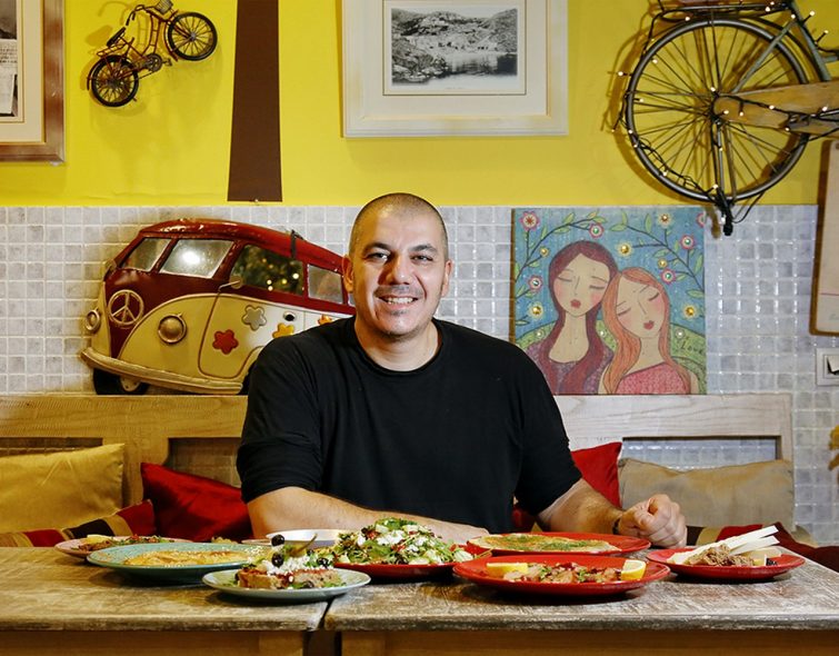 &Sigma;&tau;&omicron; &Mu;&iota;&kappa;&iota;ό &theta;&alpha; &gamma;&epsilon;&upsilon;&theta;&epsilon;ί&sigmaf; &tau;&omicron;&upsilon;&sigmaf; &pi;&iota;&omicron; &alpha;&upsilon;&theta;&epsilon;&nu;&tau;&iota;&kappa;ά &kappa;&rho;&eta;&tau;&iota;&kappa;&omicron;ύ&sigmaf; &mu;&epsilon;&zeta;έ&delta;&epsilon;&sigmaf;