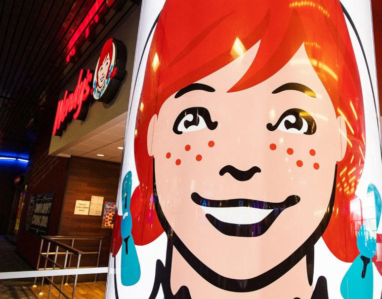 50 &chi;&rho;ό&nu;&iota;&alpha; Wendy&rsquo;s: &Iota;&sigma;&tau;&omicron;&rho;ί&epsilon;&sigmaf; &alpha;&pi;ό &tau;&omicron;&upsilon;&sigmaf; &alpha;&nu;&theta;&rho;ώ&pi;&omicron;&upsilon;&sigmaf; &pi;&omicron;&upsilon; έ&zeta;&eta;&sigma;&alpha;&nu; &tau;&omicron; &mu;&alpha;&gamma;&alpha;&zeta;ί &theta;&rho;ύ&lambda;&omicron; &tau;&eta;&sigmaf; &Gamma;&lambda;&upsilon;&phi;ά&delta;&alpha;&sigmaf;