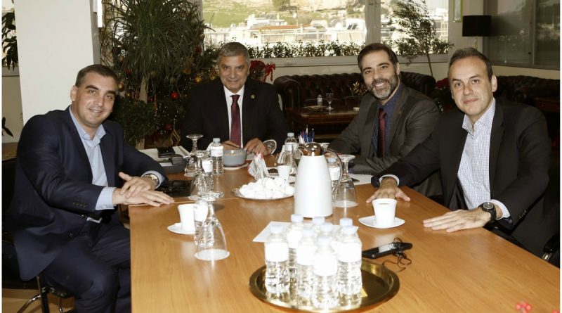 &Sigma;&tau;&omicron; ί&delta;&iota;&omicron; &tau;&rho;&alpha;&pi;έ&zeta;&iota; &mu;&epsilon; &pi;&rho;&omega;&tau;&omicron;&beta;&omicron;&upsilon;&lambda;ί&alpha; &Pi;&alpha;&tau;&omicron;ύ&lambda;&eta;, &Kappa;&omicron;&nu;&delta;ύ&lambda;&eta;&sigmaf;, &Pi;&alpha;&pi;&alpha;&nu;&iota;&kappa;&omicron;&lambda;ά&omicron;&upsilon; &kappa;&alpha;&iota; &Kappa;&omega;&nu;&sigma;&tau;&alpha;&nu;&tau;ά&tau;&omicron;&sigmaf;