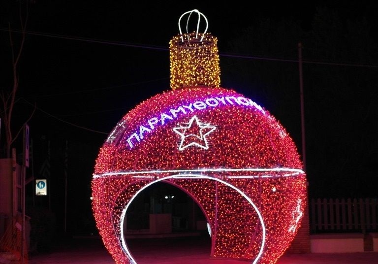 &Eta; &chi;&rho;&iota;&sigma;&tau;&omicron;&upsilon;&gamma;&epsilon;&nu;&nu;&iota;ά&tau;&iota;&kappa;&eta; &mu;&pi;ά&lambda;&alpha; &laquo;&phi;&omega;&tau;ί&zeta;&epsilon;&iota;&raquo; &tau;&eta;&nu; &pi;&alpha;&rho;&alpha;&lambda;ί&alpha; &Alpha;&lambda;ί&mu;&omicron;&upsilon;