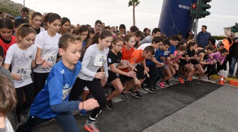 &Mu;&epsilon; &rho;&epsilon;&kappa;ό&rho; &sigma;&upsilon;&mu;&mu;&epsilon;&tau;&omicron;&chi;ώ&nu; &omicron;&lambda;&omicron;&kappa;&lambda;&eta;&rho;ώ&theta;&eta;&kappa;&epsilon; &omicron; 8&omicron;&sigmaf; &alpha;&gamma;ώ&nu;&alpha;&sigmaf; Run the Lake