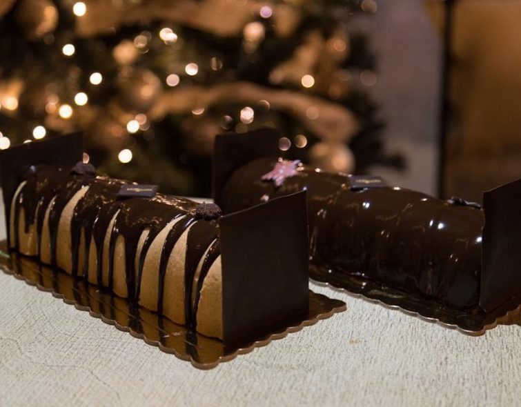 &Sigma;&tau;&omicron; Kazarte &tau;&alpha; &Chi;&rho;&iota;&sigma;&tau;&omicron;ύ&gamma;&epsilon;&nu;&nu;&alpha; &phi;έ&rho;&nu;&omicron;&upsilon;&nu; &mu;&upsilon;&rho;&omega;&delta;&iota;έ&sigmaf; &alpha;&pi;ό &Alpha;&nu;&alpha;&tau;&omicron;&lambda;ή &kappa;&alpha;&iota; &Delta;ύ&sigma;&eta;