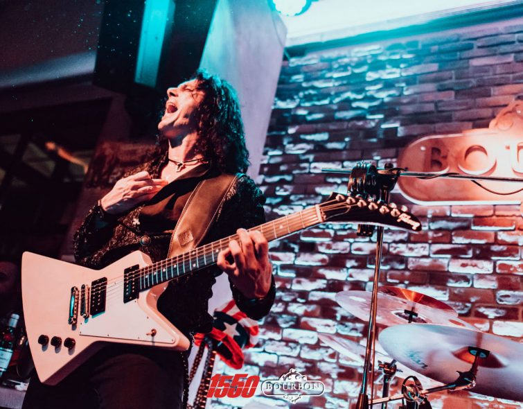 &Tau;&alpha; live &tau;&omicron;&upsilon; Bourbon &alpha;&pi;&omicron;&tau;&epsilon;&lambda;&omicron;ύ&nu; &mu;&iota;&alpha; &alpha;&upsilon;&theta;&epsilon;&nu;&tau;&iota;&kappa;ή &nu;ό&tau;&iota;&alpha; &epsilon;&mu;&pi;&epsilon;&iota;&rho;ί&alpha;