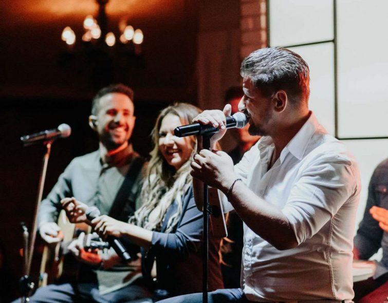 Ό&lambda;&omicron;&iota; &omicron;&iota; &nu;ό&tau;&iota;&omicron;&iota; έ&chi;&omicron;&upsilon;&nu; &mu;ί&alpha; &iota;&sigma;&tau;&omicron;&rho;ί&alpha; &alpha;&pi;ό &tau;&omicron; &Mu;&pi;&alpha;Raki