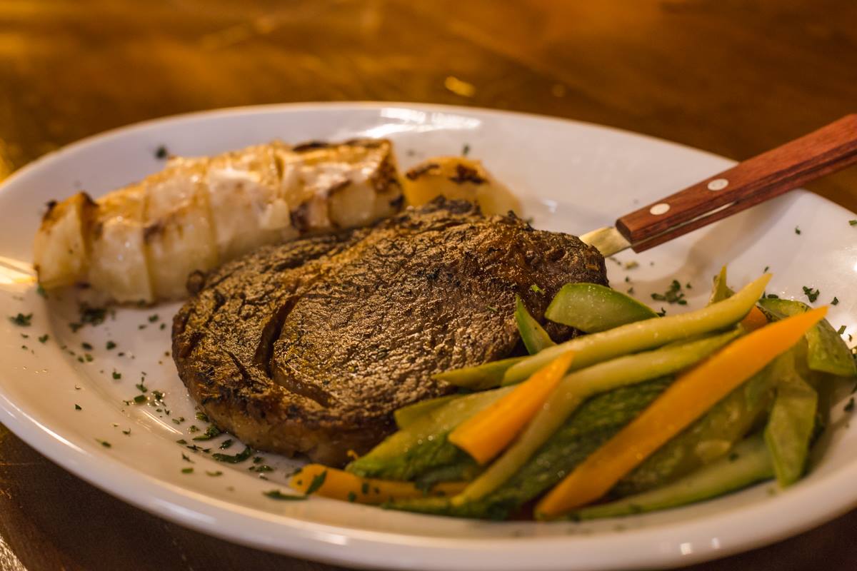 &Omicron;&iota; &lambda;ά&tau;&rho;&epsilon;&iota;&sigmaf; &tau;&eta;&sigmaf; &kappa;&rho;&epsilon;&alpha;&tau;&omicron;&phi;&alpha;&gamma;ί&alpha;&sigmaf; έ&chi;&omicron;&upsilon;&nu; &sigma;&tau;έ&kappa;&iota; &tau;&omicron;&upsilon;&sigmaf; &tau;&omicron; &laquo;&Chi;&Eta;.&Mu;&Alpha;&raquo;