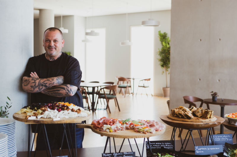 Delta Restaurant: &Tau;&omicron; (&nu;έ&omicron;) &mu;&epsilon;&nu;&omicron;ύ &tau;&omicron;&upsilon; &epsilon;&sigma;&tau;&iota;&alpha;&tau;&omicron;&rho;ί&omicron;&upsilon; &sigma;&tau;&omicron; &Kappa;&Pi;&Iota;&Sigma;&Nu; &epsilon;ί&nu;&alpha;&iota; &epsilon;&mu;&pi;&nu;&epsilon;&upsilon;&sigma;&mu;έ&nu;&omicron; &alpha;&pi;ό &tau;&eta;&nu; &epsilon;&lambda;&iota;ά &kappa;&alpha;&iota; &tau;&eta; &lambda;&epsilon;&mu;&omicron;&nu;&iota;ά