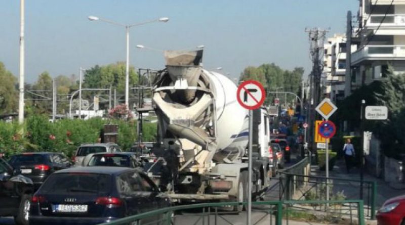 Έ&nu;&alpha;&sigmaf; &mu;ή&nu;&alpha;&sigmaf; &tau;&alpha;&lambda;&alpha;&iota;&pi;&omega;&rho;ί&alpha; &gamma;&iota;&alpha; &tau;&omicron;&upsilon;&sigmaf; &omicron;&delta;&eta;&gamma;&omicron;ύ&sigmaf; &sigma;&tau;&eta;&nu; &pi;&alpha;&rho;&alpha;&lambda;&iota;&alpha;&kappa;ή