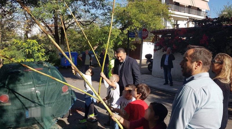 &Mu;&alpha;&theta;&eta;&tau;έ&sigmaf; &mu;&alpha;&zeta;&epsilon;ύ&omicron;&upsilon;&nu; &tau;&iota;&sigmaf; &epsilon;&lambda;&iota;έ&sigmaf; &sigma;&tau;&omicron; &Pi;&alpha;&lambda;&alpha;&iota;ό &Phi;ά&lambda;&eta;&rho;&omicron;