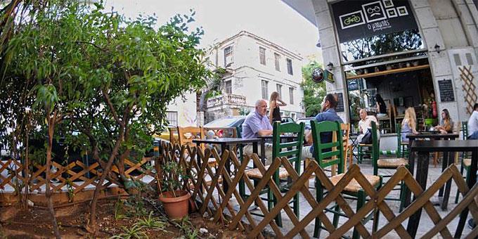 &Kappa;&omicron;&upsilon;&kappa;ά&kappa;&iota;, &eta; &gamma;&epsilon;&iota;&tau;&omicron;&nu;&iota;ά &tau;&eta;&sigmaf; &Alpha;&kappa;&rho;ό&pi;&omicron;&lambda;&eta;&sigmaf;