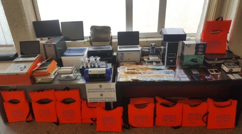 &Delta;&upsilon;&omicron; &epsilon;&rho;&gamma;&alpha;&sigma;&tau;ή&rho;&iota;&alpha; &kappa;&alpha;&tau;ά&rho;&tau;&iota;&sigma;&eta;&sigmaf; &pi;&lambda;&alpha;&sigma;&tau;ώ&nu; &epsilon;&gamma;&gamma;&rho;ά&phi;&omega;&nu; &sigma;&epsilon; &Epsilon;&lambda;&lambda;&eta;&nu;&iota;&kappa;ό &kappa;&alpha;&iota; &Gamma;&lambda;&upsilon;&phi;ά&delta;&alpha; 