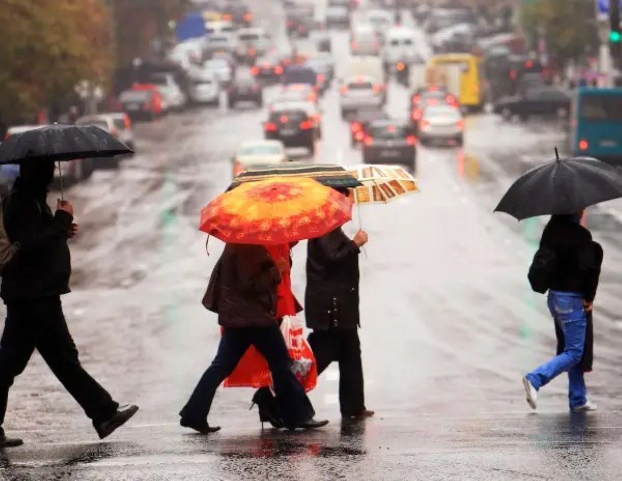 &Kappa;&alpha;&iota;&rho;ό&sigmaf;: &Mu;&epsilon; &beta;&rho;&omicron;&chi;έ&sigmaf; &kappa;&alpha;&iota; &kappa;&rho;ύ&omicron; &xi;&epsilon;&kappa;&iota;&nu;ά &eta; &epsilon;&beta;&delta;&omicron;&mu;ά&delta;&alpha; &ndash; &Tau;&iota; &delta;&epsilon;ί&chi;&nu;&omicron;&upsilon;&nu; &tau;&alpha; &sigma;&tau;&omicron;&iota;&chi;&epsilon;ί&alpha; &gamma;&iota;&alpha; &tau;&eta;&nu; 25&eta; &Mu;&alpha;&rho;&tau;ί&omicron;&upsilon;