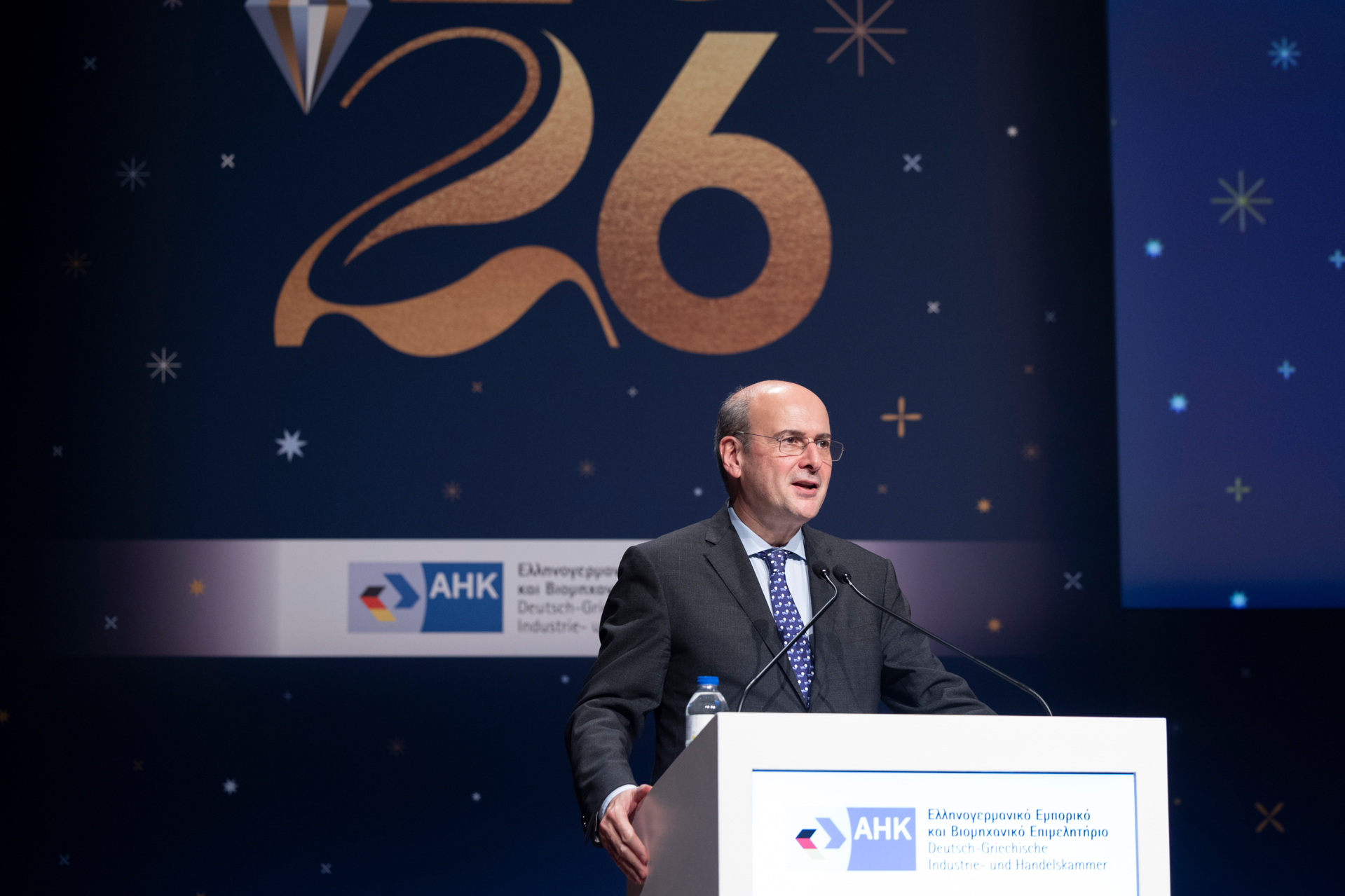 &Tau;&epsilon;&lambda;&epsilon;&tau;ή &Upsilon;&pi;&omicron;&delta;&omicron;&chi;ή&sigmaf; &tau;&eta;&sigmaf; &Nu;έ&alpha;&sigmaf; &Chi;&rho;&omicron;&nu;&iota;ά&sigmaf; & &Kappa;&omicron;&pi;ή &Pi;ί&tau;&alpha;&sigmaf; 2026 &gamma;&iota;&alpha; &tau;&omicron; &Epsilon;&lambda;&lambda;&eta;&nu;&omicron; &Gamma;&epsilon;&rho;&mu;&alpha;&nu;&iota;&kappa;ό &Epsilon;&mu;&pi;&omicron;&rho;&iota;&kappa;ό &kappa;&alpha;&iota; &Beta;&iota;&omicron;&mu;&eta;&chi;&alpha;&nu;&iota;&kappa;ό &Epsilon;&pi;&iota;&mu;&epsilon;&lambda;&eta;&tau;ή&rho;&iota;&omicron; 