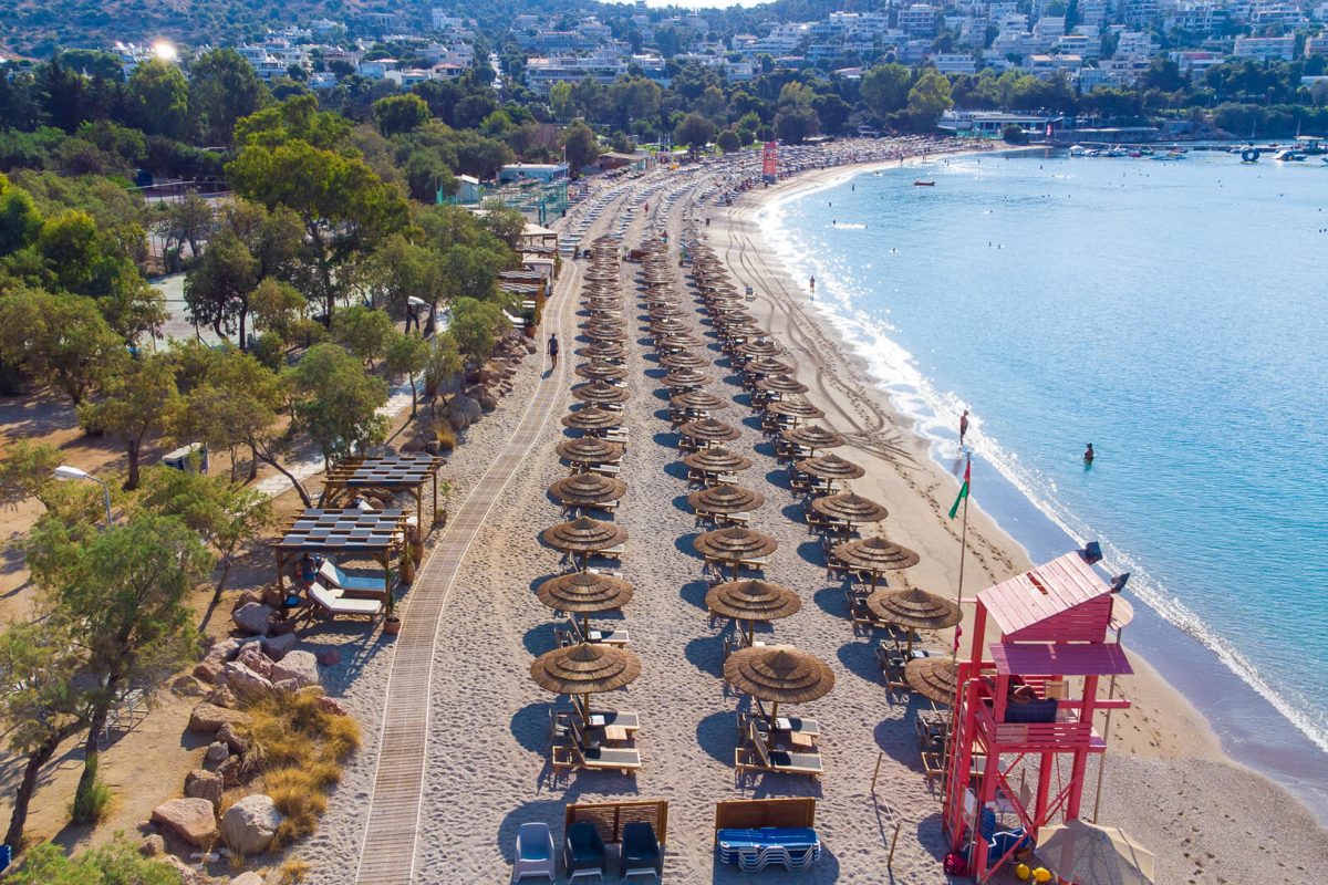 Ακτή Βουλιαγμένης: Οι τιμές εισόδου για το καλοκαίρι 2025