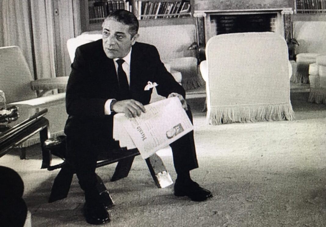 &Alpha;&rho;&iota;&sigma;&tau;&omicron;&tau;έ&lambda;&eta;&sigmaf; &Omega;&nu;ά&sigma;&eta;&sigmaf;: &Eta; &alpha;&pi;&omicron;&kappa;&alpha;&lambda;&upsilon;&pi;&tau;&iota;&kappa;ή &sigma;&upsilon;&nu;&omicron;&mu;&iota;&lambda;ί&alpha; &tau;&omicron;&upsilon; &mu;&epsilon; &pi;&lambda;&alpha;&nu;ό&delta;&iota;&omicron; &kappa;&omicron;&upsilon;&lambda;&omicron;&upsilon;&rho;ά &pi;&omicron;&upsilon; έ&gamma;&rho;&alpha;&psi;&epsilon; &Iota;&sigma;&tau;&omicron;&rho;ί&alpha;