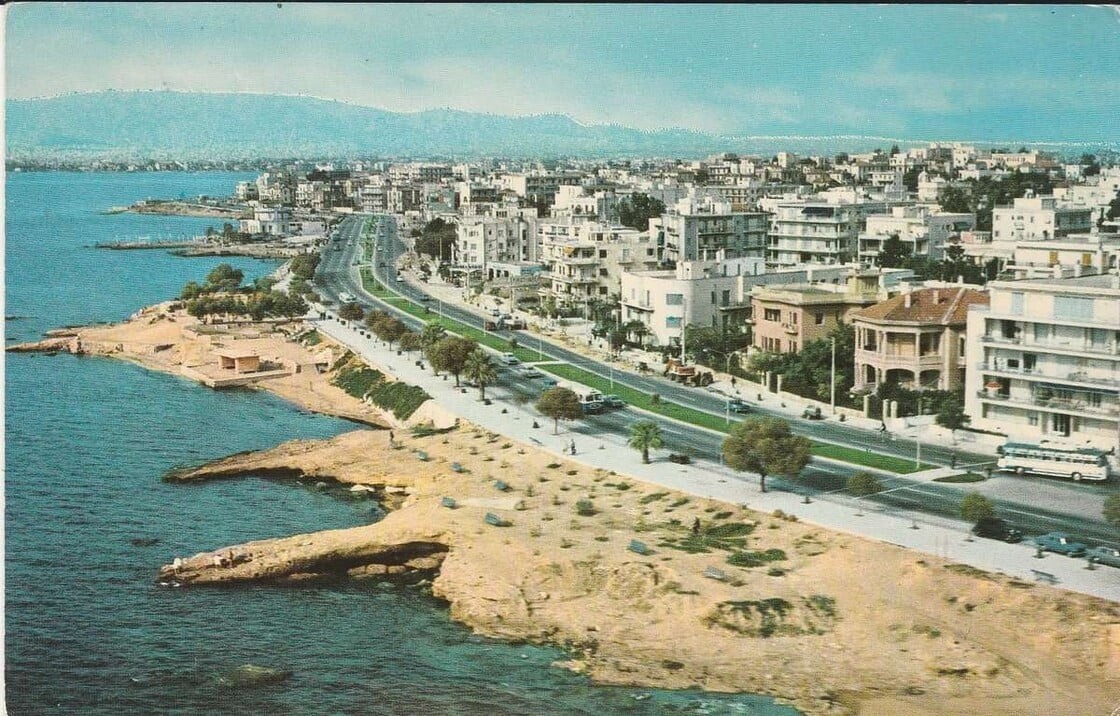 &Eta; &pi;&alpha;&lambda;&iota;ά &pi;&alpha;&rho;&alpha;&lambda;&iota;&alpha;&kappa;ή &kappa;&alpha;&iota; &eta; &sigma;ύ&gamma;&chi;&rho;&omicron;&nu;&eta; &laquo;&Alpha;&theta;&eta;&nu;&alpha;ϊ&kappa;ή &Rho;&iota;&beta;&iota;έ&rho;&alpha;&raquo;