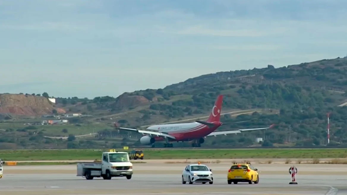 Έ&phi;&tau;&alpha;&sigma;&epsilon; &sigma;&tau;&eta;&nu; &Alpha;&theta;ή&nu;&alpha; &omicron; &Epsilon;&rho;&nu;&tau;&omicron;&gamma;ά&nu;