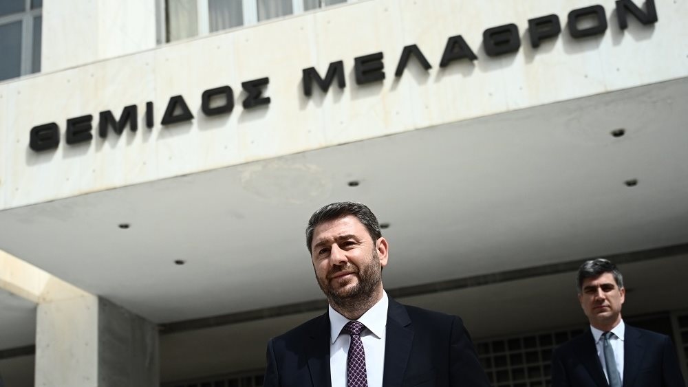 &Pi;&alpha;&rho;&alpha;&kappa;&omicron;&lambda;&omicron;&upsilon;&theta;ή&sigma;&epsilon;&iota;&sigmaf;: &Tau;&omicron; &Sigma;&tau;&Epsilon; &kappa;&alpha;&lambda;&epsilon;ί &tau;&eta;&nu; &Alpha;&Delta;&Alpha;&Epsilon; &nu;&alpha; &epsilon;&nu;&eta;&mu;&epsilon;&rho;ώ&sigma;&epsilon;&iota; &tau;&omicron;&nu; &Alpha;&nu;&delta;&rho;&omicron;&upsilon;&lambda;ά&kappa;&eta;