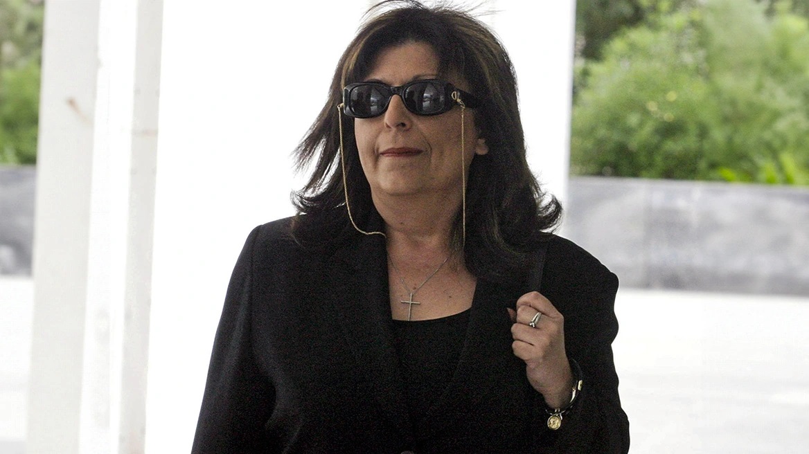 &Pi;&alpha;&rho;&alpha;&delta;&iota;&kappa;&alpha;&sigma;&tau;&iota;&kappa;ό &kappa;ύ&kappa;&lambda;&omega;&mu;&alpha;: &Sigma;&tau;&iota;&sigmaf; &phi;&upsilon;&lambda;&alpha;&kappa;έ&sigmaf; &Epsilon;&lambda;&alpha;&iota;ώ&nu;&alpha; &Theta;&eta;&beta;ώ&nu; &eta; &Alpha;&nu;&tau;&omega;&nu;ί&alpha; &Eta;&lambda;ί&alpha;