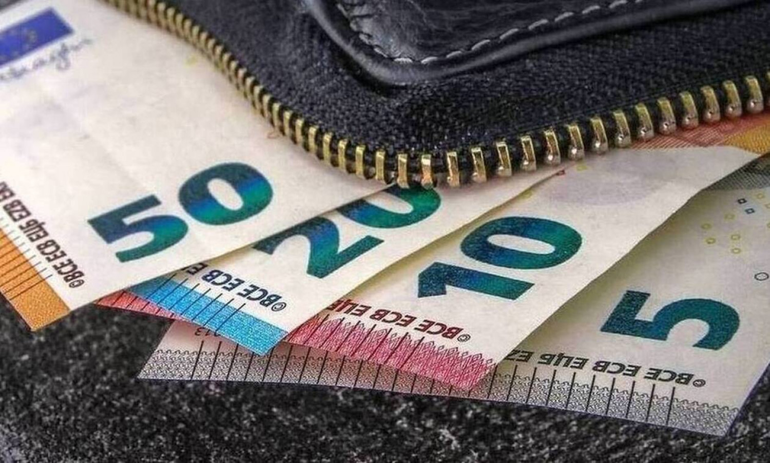 Επίδομα 800 ευρώ : Ποιοι είναι οι νέοι δικαιούχοι και τι περιλαμβάνει η τροπολογία;