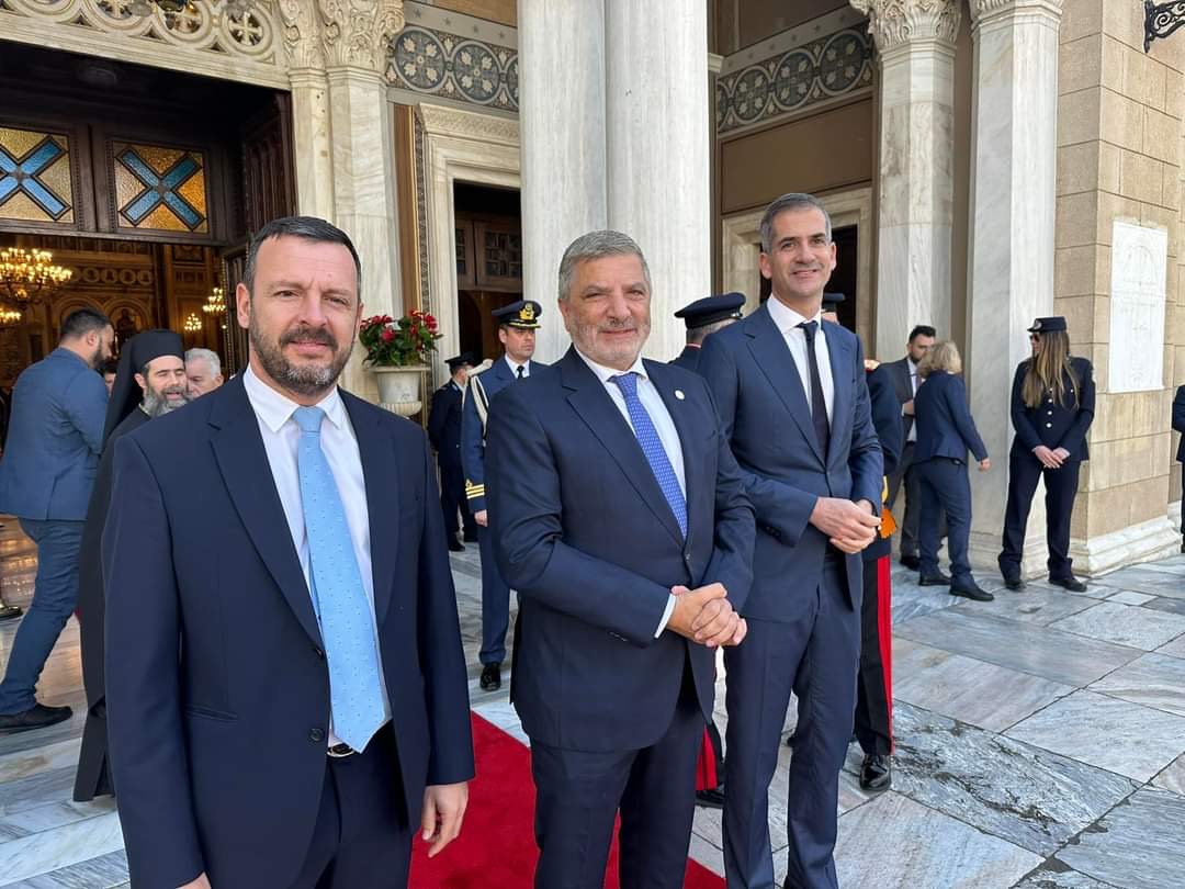 &Pi;&omicron;&lambda;&upsilon;&chi;&rho;ό&nu;&eta;&sigmaf; &Mu;&pi;&alpha;ϊ&rho;&alpha;&kappa;&tau;ά&rho;&eta;&sigmaf;: Έ&nu;&alpha;&sigmaf; ά&xi;&iota;&omicron;&sigmaf; &kappa;&alpha;&iota; &alpha;&pi;&alpha;&rho;&alpha;ί&tau;&eta;&tau;&omicron;&sigmaf; &laquo;&pi;&alpha;&rho;ά&gamma;&omicron;&nu;&tau;&alpha;&sigmaf;&raquo; &gamma;&iota;&alpha; &tau;&eta;&nu; &Alpha;&nu;&alpha;&tau;&omicron;&lambda;&iota;&kappa;ή &Alpha;&tau;&tau;&iota;&kappa;ή!