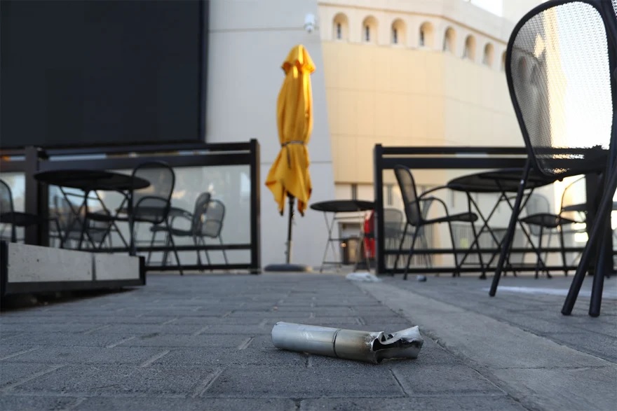 &Nu;έ&alpha; &Phi;&iota;&lambda;&alpha;&delta;έ&lambda;&phi;&epsilon;&iota;&alpha;: &Tau;&omicron; &pi;&rho;&omicron;&phi;ί&lambda; &tau;&omega;&nu; 3 &Epsilon;&lambda;&lambda;ή&nu;&omega;&nu; &mu;&epsilon;&tau;&alpha;&xi;ύ &tau;&omega;&nu; &sigma;&upsilon;&lambda;&lambda;&eta;&phi;&theta;έ&nu;&tau;&omega;&nu;