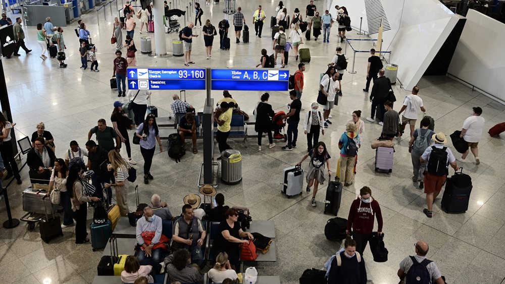 &Lambda;&iota;&gamma;ό&tau;&epsilon;&rho;&omicron;&iota; &Gamma;&epsilon;&rho;&mu;&alpha;&nu;&omicron;ί &tau;&omicron;&upsilon;&rho;ί&sigma;&tau;&epsilon;&sigmaf; &phi;έ&tau;&omicron;&sigmaf; &sigma;&tau;&eta;&nu; &Epsilon;&lambda;&lambda;ά&delta;&alpha; - &Tau;&iota; ά&lambda;&lambda;&alpha;&xi;&epsilon;