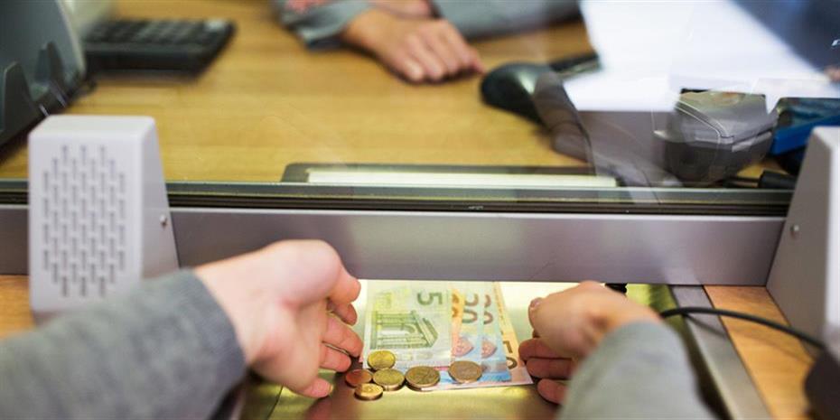 &Epsilon;&tau;&omicron;&iota;&mu;ά&zeta;&omicron;&nu;&tau;&alpha;&iota; &omicron;&iota; servicers &gamma;&iota;&alpha; &epsilon;&pi;&iota;&sigma;&tau;&rho;&omicron;&phi;ή &delta;&alpha;&nu;&epsilon;ί&omega;&nu; 10 &delta;&iota;&sigma;. &sigma;&tau;&iota;&sigmaf; &tau;&rho;ά&pi;&epsilon;&zeta;&epsilon;&sigmaf;