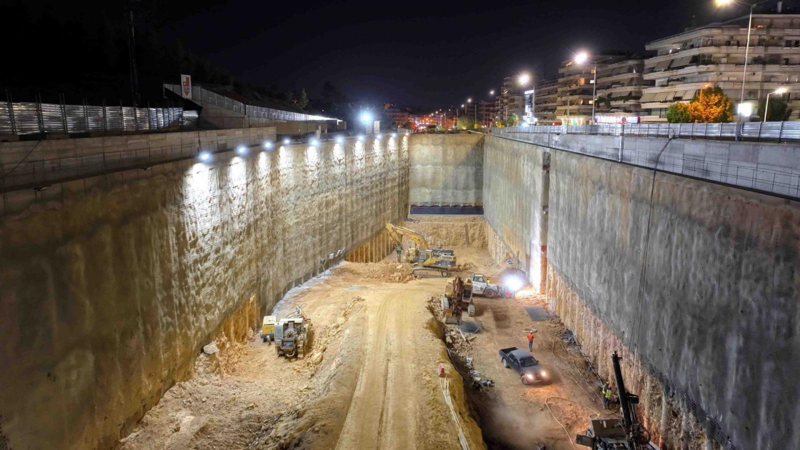 &Pi;&rho;&omicron;&chi;&omega;&rho;ά &tau;&omicron; &mu;&epsilon;&gamma;&alpha;&lambda;ύ&tau;&epsilon;&rho;&omicron; &delta;&eta;&mu;ό&sigma;&iota;&omicron; έ&rho;&gamma;&omicron; &sigma;&tau;&eta;&nu; &Epsilon;&lambda;&lambda;ά&delta;&alpha; -&Delta;&epsilon;ί&tau;&epsilon; &phi;&omega;&tau;&omicron;&gamma;&rho;&alpha;&phi;ί&epsilon;&sigmaf; &alpha;&pi;ό &tau;&iota;&sigmaf; &epsilon;&rho;&gamma;&alpha;&sigma;ί&epsilon;&sigmaf;