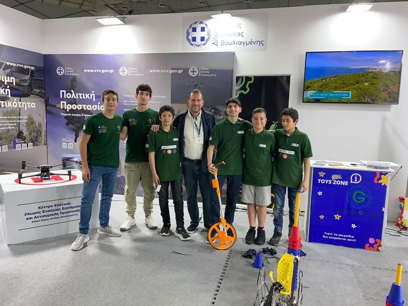 O &upsilon;&pi;&omicron;&psi;ή&phi;&iota;&omicron;&sigmaf; &Delta;&eta;&mu;&omicron;&tau;&iota;&kappa;ό&sigmaf; &Sigma;ύ&mu;&beta;&omicron;&upsilon;&lambda;&omicron;&sigmaf; &sigma;&tau;&alpha; 3&Beta;, &Gamma;&iota;ώ&rho;&gamma;&omicron;&sigmaf; &Kappa;&omicron;&kappa;&omicron;&lambda;έ&tau;&sigma;&omicron;&sigmaf;, &sigma;&tau;&eta;&nu; Attica Green Expo