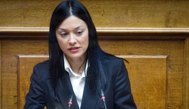 &Gamma;&iota;&alpha;&nu;&nu;&alpha;&kappa;&omicron;&pi;&omicron;ύ&lambda;&omicron;&upsilon;: ''&Kappa;&alpha;&tau;&alpha;&delta;&iota;&kappa;ά&zeta;&omicron;&upsilon;&mu;&epsilon; &tau;&eta;&nu; &epsilon;&pi;ί&theta;&epsilon;&sigma;&eta; &kappa;&alpha;&tau;ά &tau;&omicron;&upsilon; &delta;&eta;&mu;&omicron;&sigma;&iota;&omicron;&gamma;&rho;ά&phi;&omicron;&upsilon; &Gamma;&iota;ώ&rho;&gamma;&omicron;&upsilon; &Pi;&alpha;&pi;&alpha;&chi;&rho;ή&sigma;&tau;&omicron;&upsilon;''