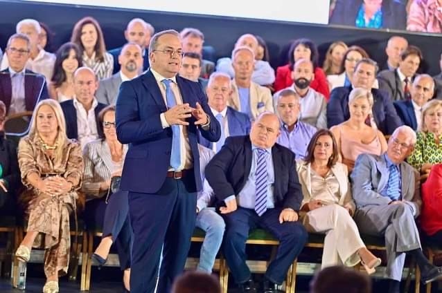 &Omicron; &Gamma;&rho;&eta;&gamma;ό&rho;&eta;&sigmaf; &Kappa;&omega;&nu;&sigma;&tau;&alpha;&nu;&tau;έ&lambda;&lambda;&omicron;&sigmaf; &pi;ά&epsilon;&iota; &tau;&eta; &pi;ό&lambda;&eta; &alpha;&kappa;ό&mu;&eta; &pi;&iota;&omicron; &psi;&eta;&lambda;ά