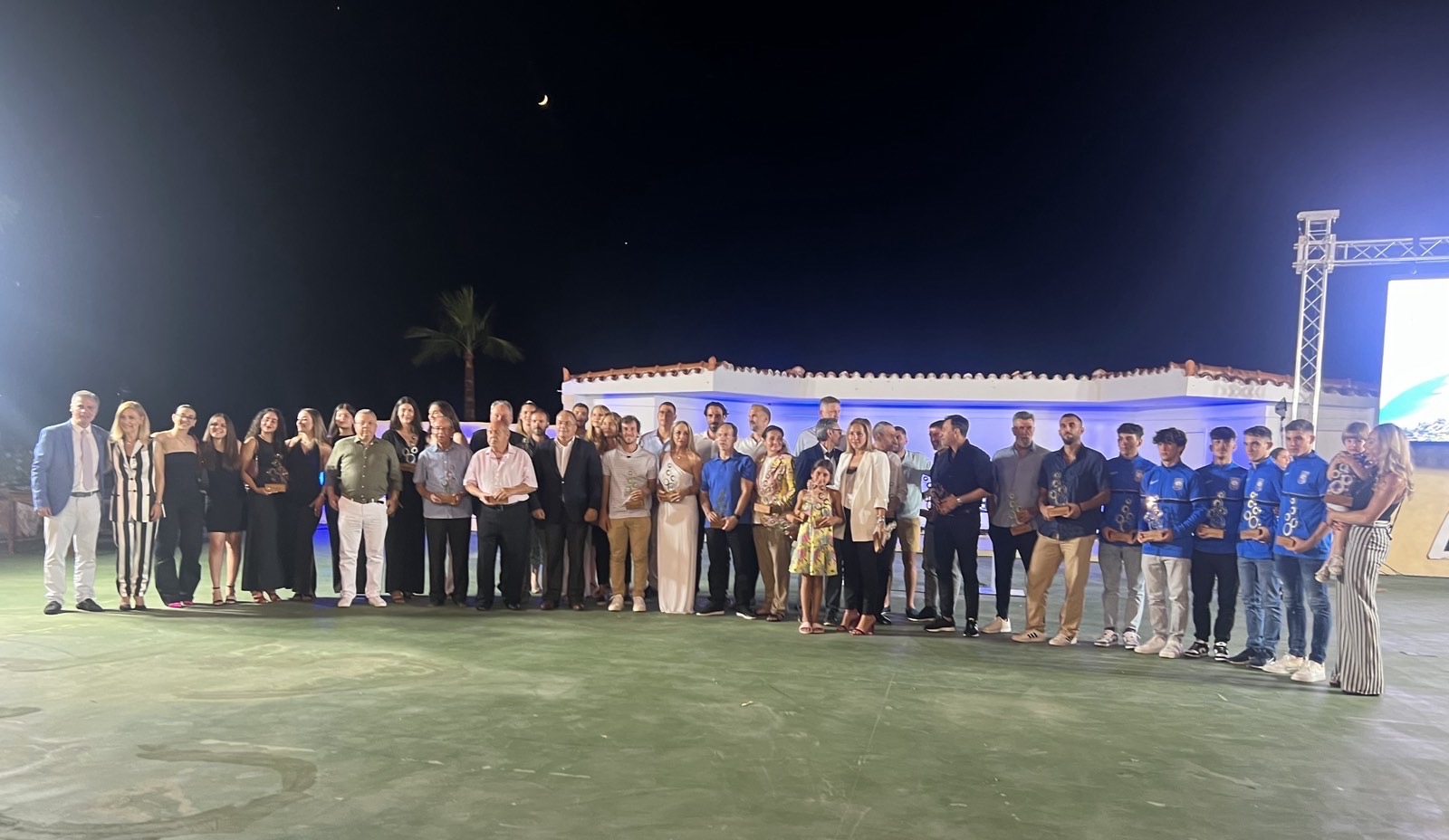 &Eta; &gamma;&epsilon;&iota;&tau;&omicron;&nu;&iota;ά &tau;&omega;&nu; &pi;&rho;&omega;&tau;&alpha;&theta;&lambda;&eta;&tau;ώ&nu;! 