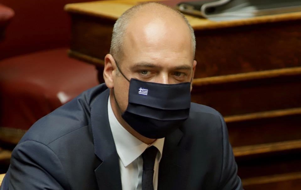 Μπουτσικάκης: «Fake News» η παρουσία σε παρέλαση χωρίς μάσκα