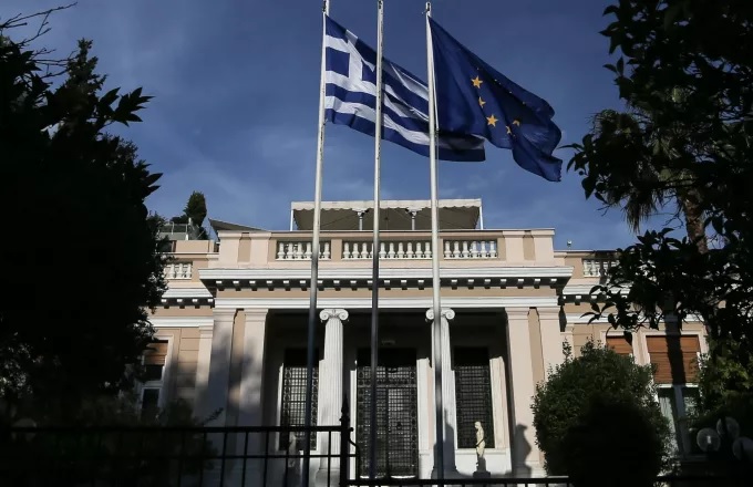 &Sigma;&tau;&omicron; &Mu;έ&gamma;&alpha;&rho;&omicron; &Mu;&alpha;&xi;ί&mu;&omicron;&upsilon; &tau;&eta; &Delta;&epsilon;&upsilon;&tau;έ&rho;&alpha; &omicron;&iota; &alpha;&gamma;&rho;ό&tau;&epsilon;&sigmaf; &tau;&eta;&sigmaf; &Theta;&epsilon;&sigma;&sigma;&alpha;&lambda;ί&alpha;&sigmaf;