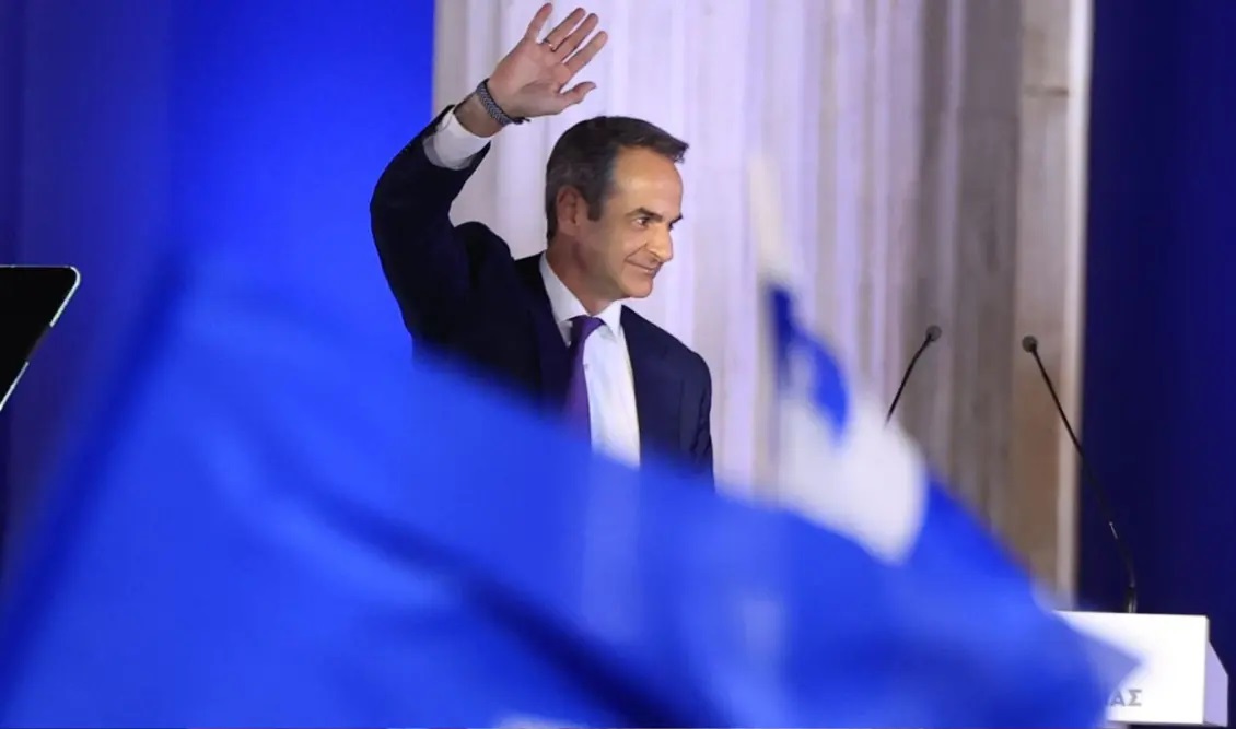 &Sigma;&upsilon;&nu;έ&delta;&rho;&iota;&omicron; &Nu;&Delta;: &Sigma;&tau;&omicron; &kappa;ό&kappa;&kappa;&iota;&nu;&omicron; &omicron;&iota; &mu;&eta;&chi;&alpha;&nu;έ&sigmaf; &epsilon;&nu; ό&psi;&epsilon;&iota; &Epsilon;&upsilon;&rho;&omega;&epsilon;&kappa;&lambda;&omicron;&gamma;ώ&nu;