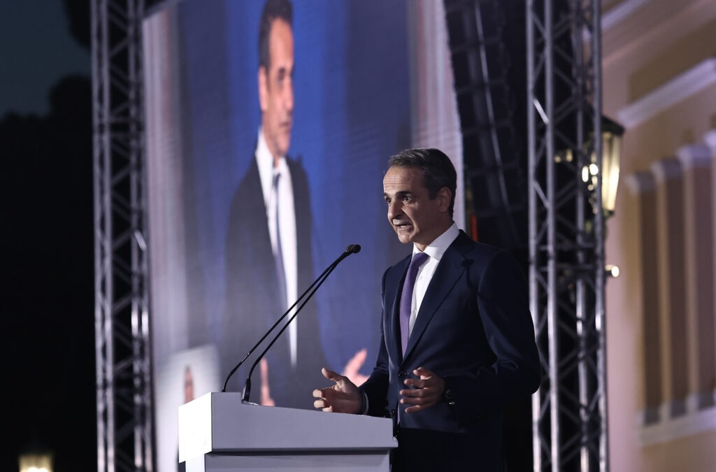 &Mu;&eta;&tau;&sigma;&omicron;&tau;ά&kappa;&eta;&sigmaf; &sigma;&tau;&omicron; &Sigma;&upsilon;&nu;έ&delta;&rho;&iota;&omicron; &Nu;&Delta;: ''&Tau;&alpha; &pi;&epsilon;&rho;&iota;&pi;&omicron;&lambda;&iota;&kappa;ά &pi;&rho;έ&pi;&epsilon;&iota; &nu;&alpha; &gamma;ί&nu;&omicron;&nu;&tau;&alpha;&iota; &kappa;&alpha;&iota; &tau;&alpha;&xi;ί''