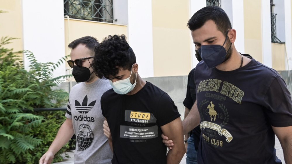 Έ&gamma;&kappa;&lambda;&eta;&mu;&alpha; &sigma;&tau;&omicron; &Pi;&epsilon;&rho;&iota;&sigma;&tau;έ&rho;&iota;: ''&Tau;&eta; &sigma;&kappa;ό&tau;&omega;&sigma;&alpha; &gamma;&iota;&alpha;&tau;ί &mu;ί&lambda;&eta;&sigma;&epsilon; ά&sigma;&chi;&eta;&mu;&alpha; &gamma;&iota;&alpha; &tau;&omicron; &kappa;&omicron;&rho;ά&nu;&iota;'', &lambda;έ&epsilon;&iota; &omicron; &Pi;&alpha;&kappa;&iota;&sigma;&tau;&alpha;&nu;ό&sigmaf;