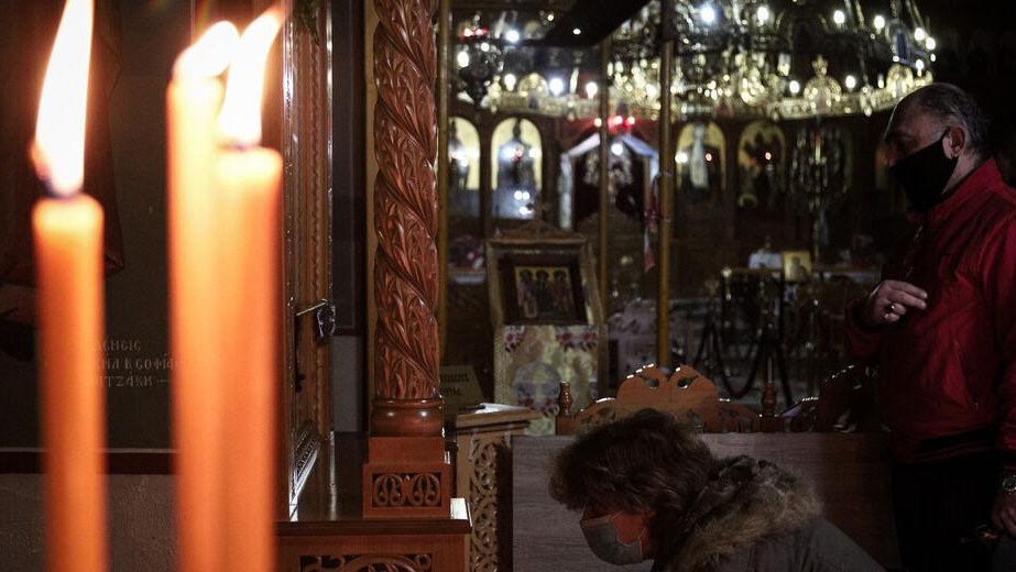 &Pi;ά&sigma;&chi;&alpha; &mu;&epsilon; &mu;ά&sigma;&kappa;&epsilon;&sigmaf; &sigma;&tau;&iota;&sigmaf; &epsilon;&kappa;&kappa;&lambda;&eta;&sigma;ί&epsilon;&sigmaf; &kappa;&alpha;&iota; &tau;&epsilon;&sigma;&tau; &pi;&rho;&iota;&nu; &tau;&omicron; &tau;&rho;&alpha;&pi;έ&zeta;&iota; - &Tau;&iota; &sigma;&upsilon;&sigma;&tau;ή&nu;&omicron;&upsilon;&nu; &omicron;&iota; &epsilon;&iota;&delta;&iota;&kappa;&omicron;ί;