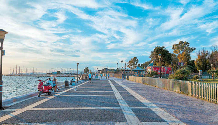 &Delta;ή&mu;&omicron;&sigmaf; &Alpha;&lambda;ί&mu;&omicron;&upsilon;: &Tau;&omicron; &pi;&rho;ό&gamma;&rho;&alpha;&mu;&mu;&alpha; "&Eta; &zeta;&omega;ή &epsilon;ί&nu;&alpha;&iota; &omega;&rho;&alpha;ί&alpha;" &sigma;&upsilon;&nu;&epsilon;&chi;ί&zeta;&epsilon;&tau;&alpha;&iota; &kappa;&alpha;&iota; &tau;&omicron;&upsilon;&sigmaf; &epsilon;&pi;ό&mu;&epsilon;&nu;&omicron;&upsilon;&sigmaf; &mu;ή&nu;&epsilon;&sigmaf;