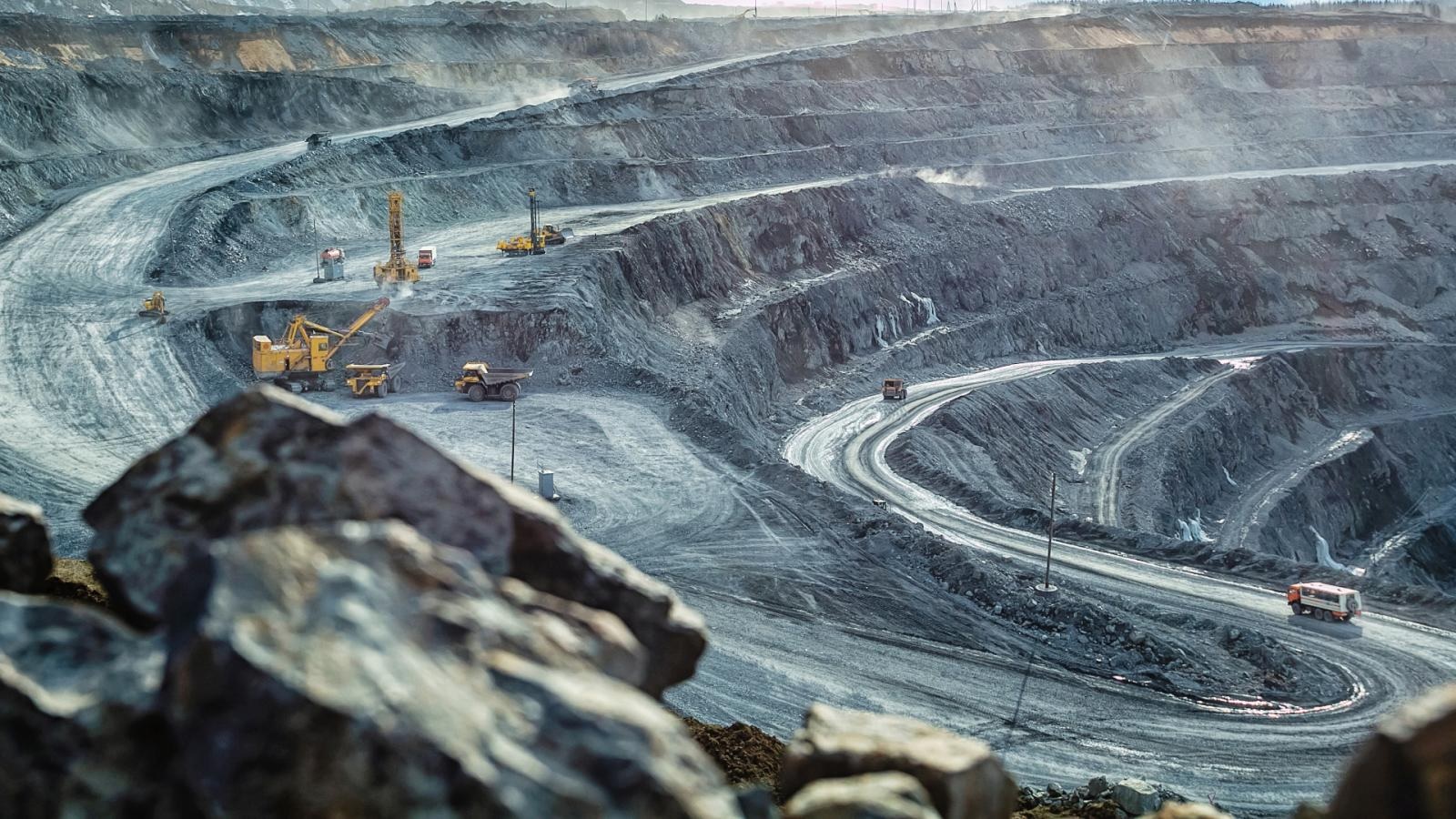 &Pi;&alpha;ί&rho;&nu;&epsilon;&iota; &mu;&pi;&rho;&omicron;&sigmaf; &omicron; &epsilon;&nu;&epsilon;&rho;&gamma;&epsilon;&iota;&alpha;&kappa;ό&sigmaf; &theta;&eta;&sigma;&alpha;&upsilon;&rho;ό&sigmaf; &tau;&omega;&nu; 5 &delta;&iota;&sigma;. &epsilon;&upsilon;&rho;ώ -&Pi;&omicron;ύ &beta;&rho;ί&sigma;&kappa;&epsilon;&tau;&alpha;&iota;, &gamma;&iota;&alpha;&tau;ί &alpha;&lambda;&lambda;ά&zeta;&epsilon;&iota; &tau;&iota;&sigmaf; &iota;&sigma;&omicron;&rho;&rho;&omicron;&pi;ί&epsilon;&sigmaf;