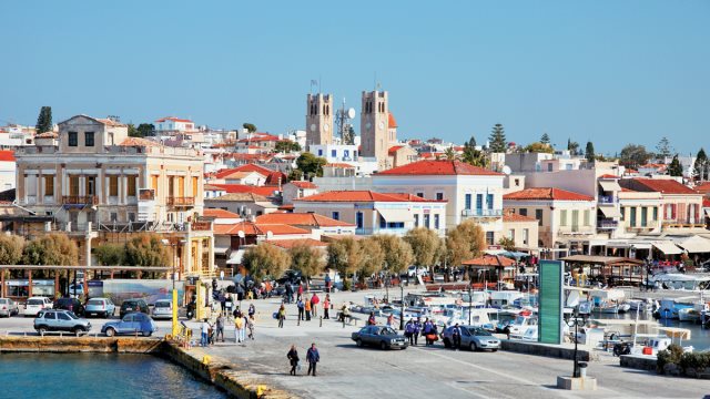 Συναγερμός στην Αίγινα – Θετικός στον κοροναϊό άνδρας που ήρθε από το εξωτερικό