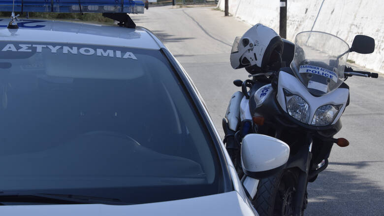 Επίθεση σε αστυνομικούς στη Βούλα