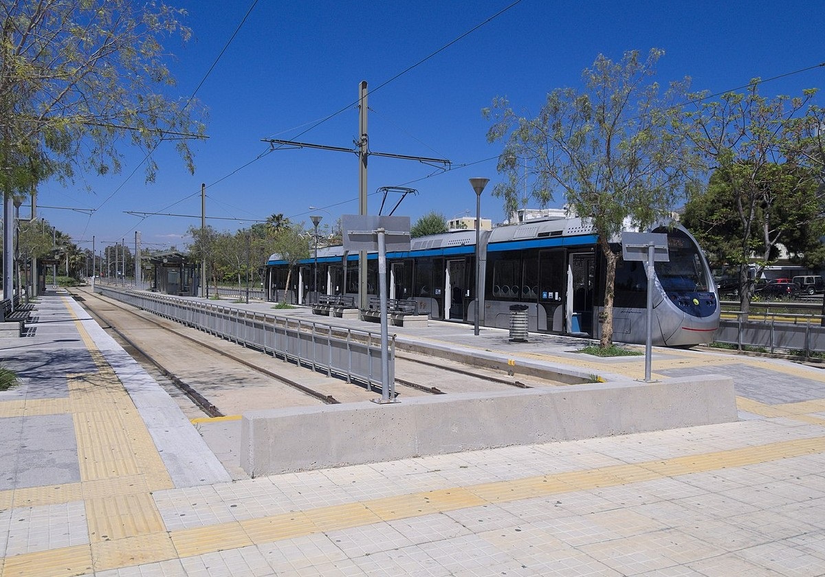 &Tau;&rho;&alpha;&mu;: &Delta;&iota;&alpha;&kappa;ό&pi;&tau;&epsilon;&tau;&alpha;&iota; &tau;&omicron; &delta;&rho;&omicron;&mu;&omicron;&lambda;ό&gamma;&iota;&omicron; &Beta;&omicron;ύ&lambda;&alpha; &ndash; &Pi;&epsilon;&iota;&rho;&alpha;&iota;ά&sigmaf;