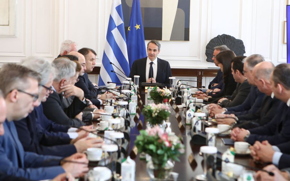 &Mu;&eta;&tau;&sigma;&omicron;&tau;ά&kappa;&eta;&sigmaf; &sigma;&tau;&omicron; &upsilon;&pi;&omicron;&upsilon;&rho;&gamma;&iota;&kappa;ό: &laquo;&Omicron;&iota; &epsilon;&pi;ό&mu;&epsilon;&nu;&epsilon;&sigmaf; &mu;έ&rho;&epsilon;&sigmaf; &theta;&alpha; &epsilon;ί&nu;&alpha;&iota; &delta;ύ&sigma;&kappa;&omicron;&lambda;&epsilon;&sigmaf;&raquo;